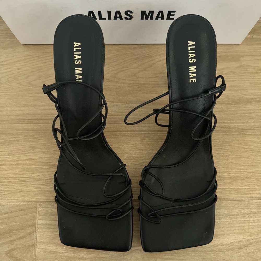 *PRICE FIRM* Alias Mae Leyla Heel, Black, Size US 9